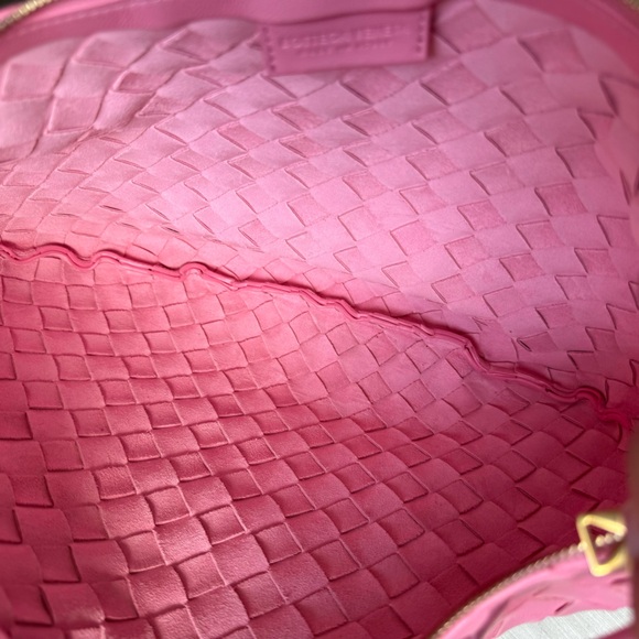 Bottega Veneta Medium Turn Pouch in Pink - Picture 4 of 8